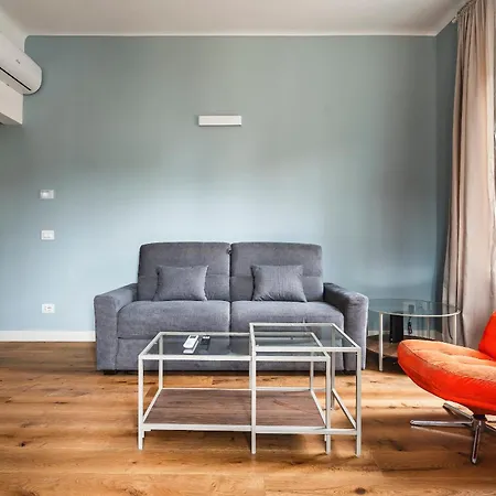 Toc-toc La Farina Apartment